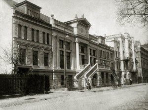 Rīgas Latviešu biedrības nams, kurā RLB muzejam tika ierādītas divas telpas. 1887. gads